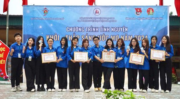 Nữ sinh Ngoại giao sống trọn từng khoảnh khắc trong hành trình ‘Đi và Cháy’ vì cộng đồng