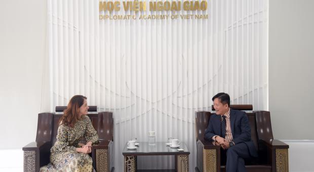 Quyền Giám đốc HVNG tiếp xã giao Đại sứ Cộng hòa Colombia tại Việt Nam