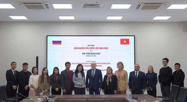 HVNG đón Viện trưởng Viện Nghiên cứu Chiến lược Liên bang Nga, nguyên Thủ tướng Chính phủ Liên bang Nga