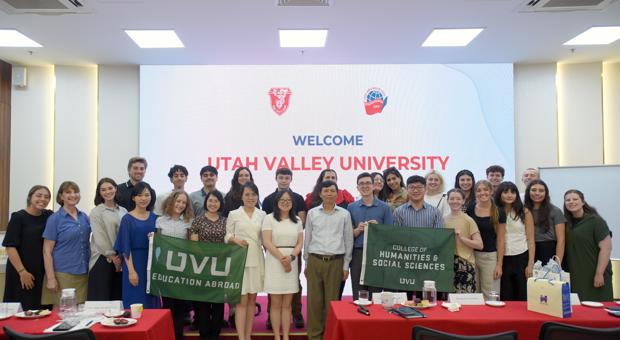 DAV welcomes Utah Valley University Students from the U.S. and organizes a lecture on Viet Nam’s foreign policy
