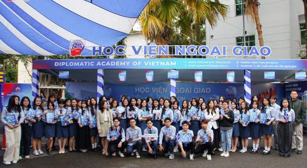 Học viện Ngoại giao tham gia tư vấn tuyển sinh tại Đại học Bách khoa Hà Nội