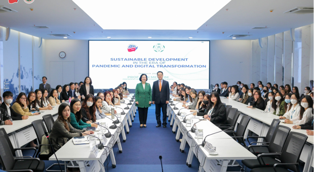 Bài giảng về “Sự phát triển bền vững trong đại dịch và chuyển đổi số”