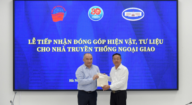 Học viện Ngoại giao tiếp nhận đóng góp tư liệu, hiện vật phục vụ kỷ niệm 80 năm thành lập Ngành và xây dựng Nhà truyền thống Ngoại giao
