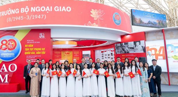 Dấu ấn sinh viên Ngoại giao tại Triển lãm '80 năm Hành trình Độc lập - Tự do - Hạnh phúc'