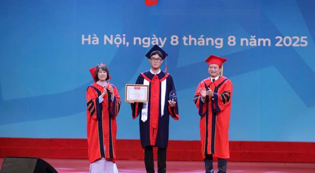 Trịnh Bình Minh: Thủ khoa Học viện Ngoại giao - Vinh dự giữa tập thể nhiều tài năng 