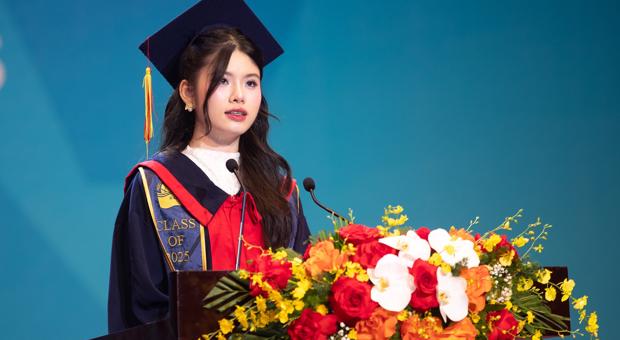 Nguyễn Nhật Anh: Thủ khoa toàn khóa Học viện Ngoại giao sở hữu GPA 3.96/4, IELTS 8.0 và loạt thành tích học thuật – xã hội nổi bật.