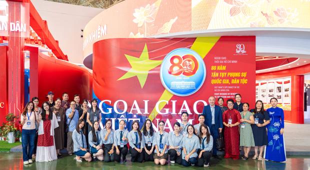 Hành trình đáng nhớ của sinh viên Ngoại giao tại Triển lãm Thành tựu Đất nước 80 năm