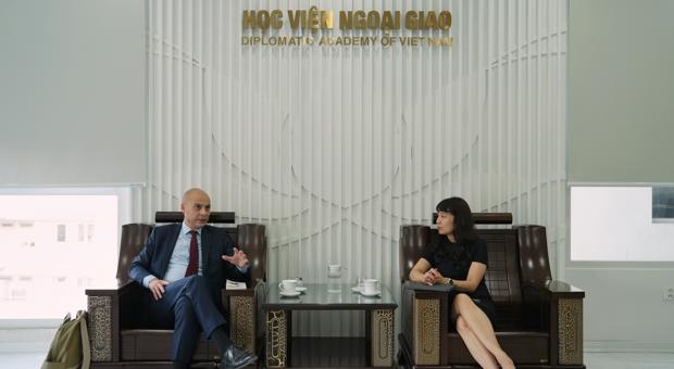 Phó Giám đốc Nguyễn Thị Lan Anh tiếp Giám Đốc Học viện Ngoại giao Bộ Châu Âu và Ngoại giao Pháp