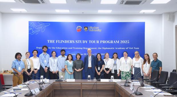 Chương trình học tập ngắn hạn của Đoàn sinh viên Đại học Flinders tại Học viện Ngoại giao