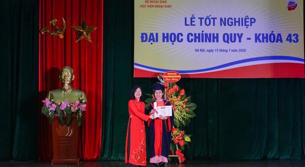 Hồng Nhung: Cô gái Đồng Hới và hành trình “chuyển mình”
