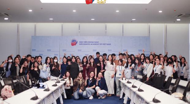 Career Orientation Seminar: From DAV Classrooms to Professional Legal Practice 