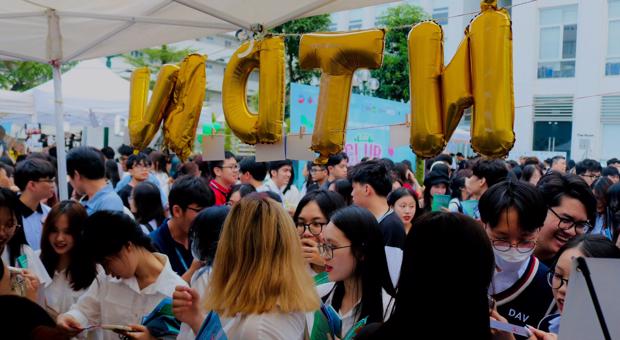 Đồng hương Nghệ Tĩnh ghé thăm Booth Club Fair của NTDAV