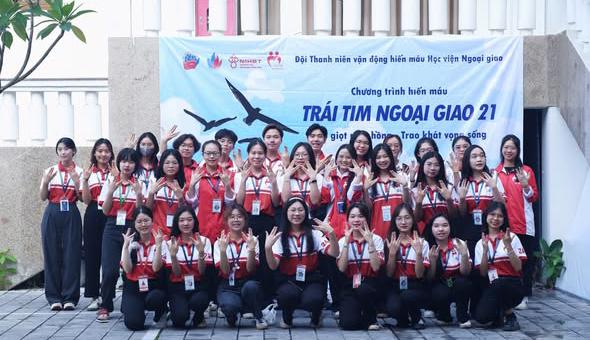 Chương trình Hiến máu "Trái tim Ngoại giao 21"