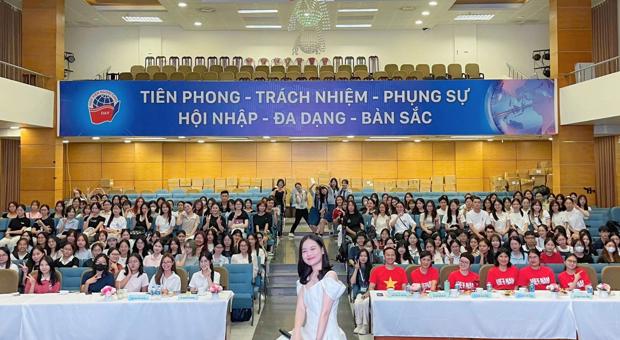 Meeting with freshmen K52 of the Department of Chinese Language, Diplomatic Academy of Vietnam