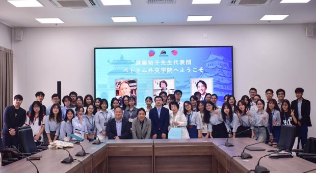 Talkshow “Ẩm thực Nhật Bản và Quá trình hòa nhập của người nước ngoài vào xã hội Nhật Bản – Nhìn từ quan điểm của người Nhật”