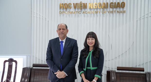 Phó Giám đốc Nguyễn Thị Lan Anh tiếp Đại sứ Cộng hòa Dominica tại Việt Nam