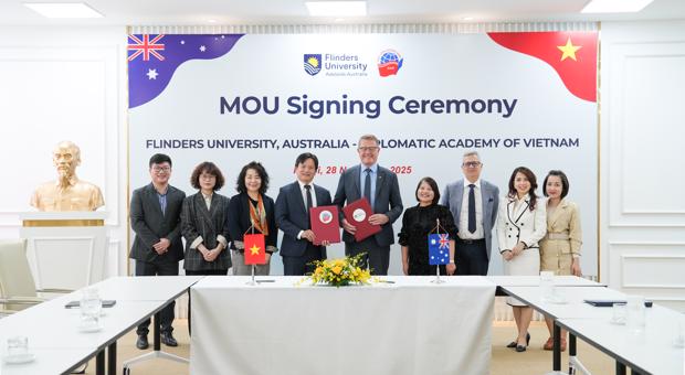 Giám Đốc Nguyễn Hùng Sơn chủ trì Lễ ký Biên bản thỏa thuận hợp tác (MoU) giữa Học viện Ngoại giao và Đại học Flinders, Úc