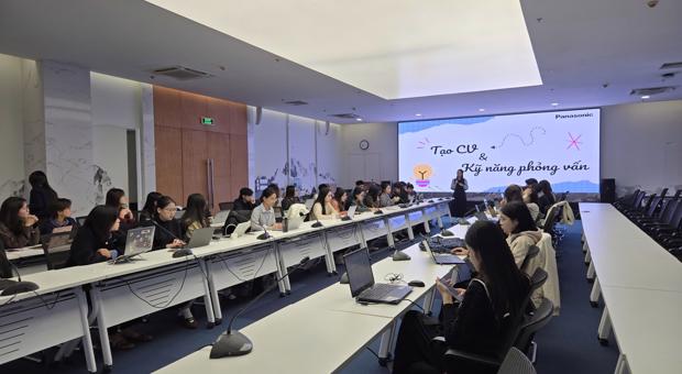 Khóa học "Kỹ năng Viết CV và tham gia phỏng vấn hiệu quả" do Panasonic tổ chức tại Học viện Ngoại giao.