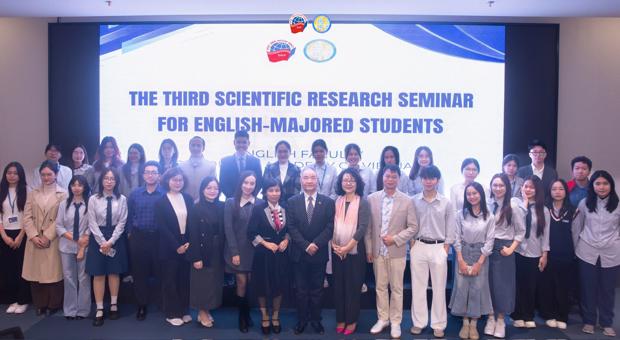 Recap: The Third Scientific Research Seminar for English-Majored Students (2025)