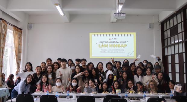 Cuộc thi Làm Kimbap cho sinh viên ngành Châu Á - Thái Bình Dương học