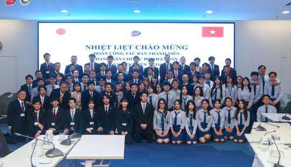 Sinh viên ngành Nhật Bản học tham gia buổi trao đổi với đoàn Đảng Dân chủ Tự do Nhật Bản (LDP)