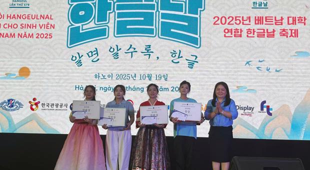 Students majoring in Korean Studies participate Hangeul Day Festival
