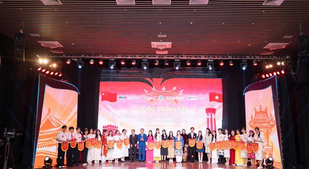 Khi tiếng Anh không phải là ngoại ngữ duy nhất đối với sinh viên Khoa Tiếng Anh 