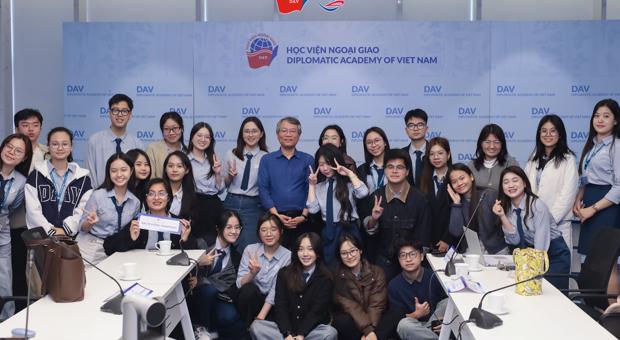 DAV Ambassadors’ Journey Organizes Ambassador’s Talk #3 on “Negotiation and Influence Skills - The Art of Effective Cooperation in Multi-Interest Environments”