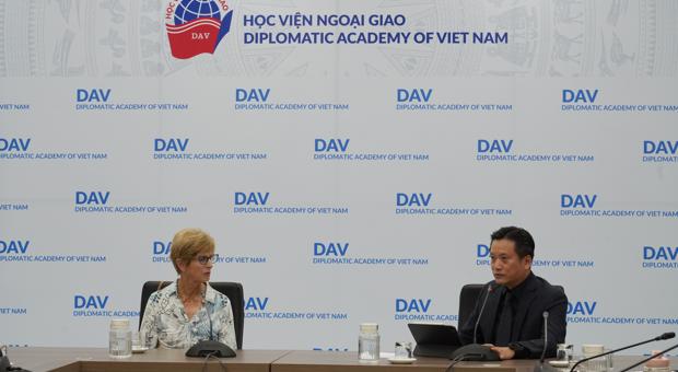 Giám đốc Nguyễn Hùng Sơn tiếp đoàn Eisenhower Fellowships thăm và làm việc tại Học viện Ngoại giao