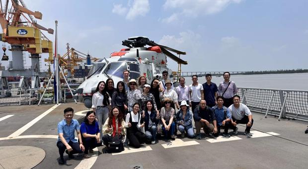 Participants of the “Maritime Governance and International Law: Skills Training” Course Visit Royal Netherlands Navy Vessel in Hai Phong