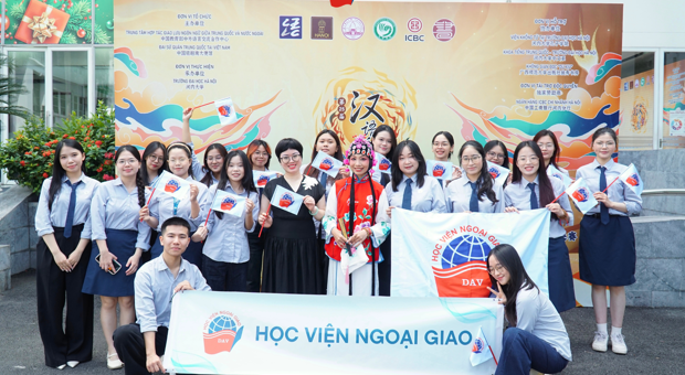 Sinh viên Khoa Tiếng Trung Quốc, Học viện Ngoại giao giành Giải Nhì cuộc thi “Nhịp cầu Hán ngữ 2026”