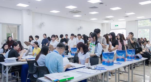 Chào đón Khóa 53 tại ngày nhập học đầu tiên tại Học viện Ngoại giao