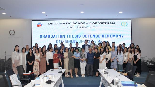 [RECAP] The graduation thesis defense ceremony of the English faculty ...