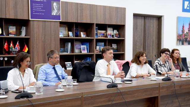 Học viện Ngoại giao tiếp Đoàn Cơ quan Đối ngoại Châu Âu (EEAS)