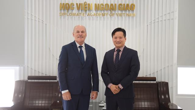 Giám đốc Nguyễn Hùng Sơn tiếp Đại sứ Canada tại Việt Nam