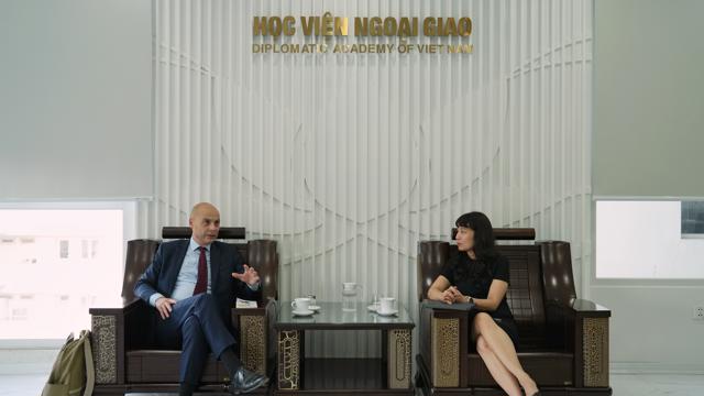 Phó Giám đốc Nguyễn Thị Lan Anh tiếp Giám Đốc Học viện Ngoại giao Bộ Châu Âu và Ngoại giao Pháp