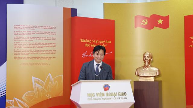 Triển lãm "Chủ tịch Hồ Chí Minh - Người Thầy lớn của Ngoại giao Việt Nam"