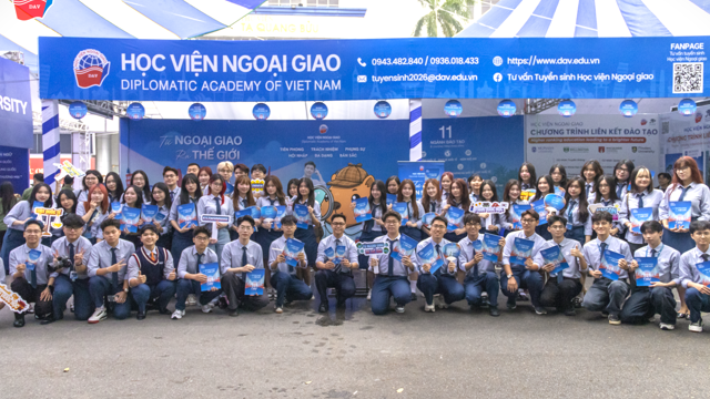 Diplomatic Academy of Viet Nam participates in the 2026 Admissions and Career Guidance Fair at Hanoi University of Science and Technology