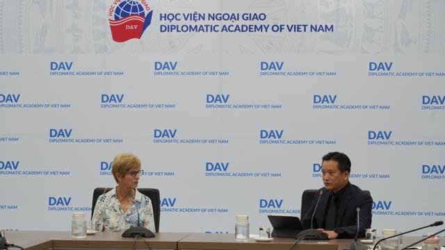 Giám đốc Nguyễn Hùng Sơn tiếp đoàn Eisenhower Fellowships thăm và làm việc tại Học viện Ngoại giao