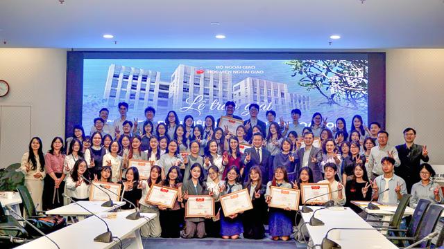 SINH VIÊN KHOA TRUYỀN THÔNG VÀ VĂN HÓA ĐỐI NGOẠI ĐẠT GIẢI TẠI CUỘC THI SINH VIÊN NGHIÊN CỨU KHOA HỌC NĂM 2025 