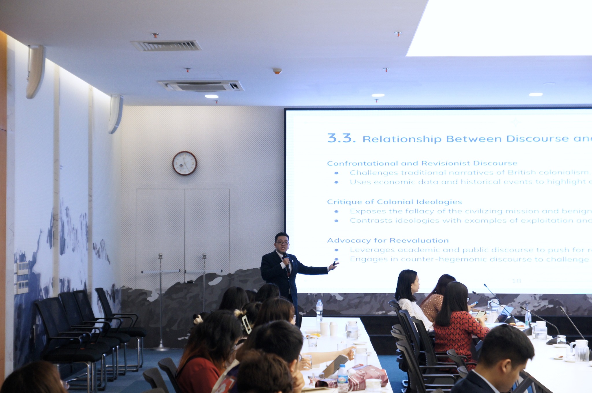 [RECAP] The graduation thesis defense ceremony of the English faculty ...