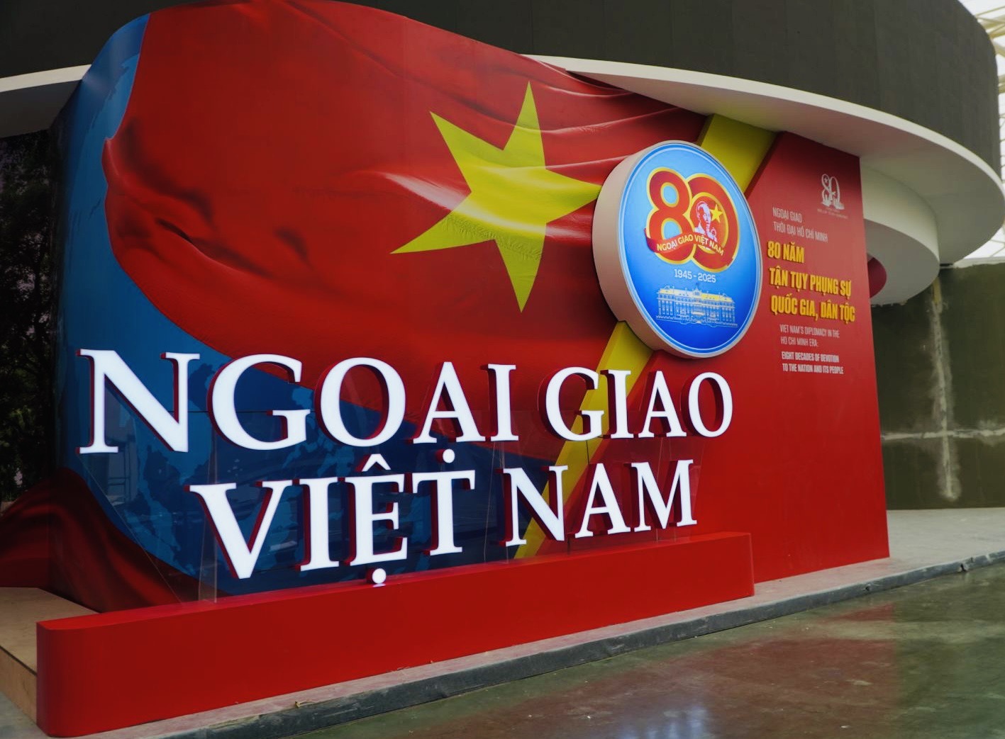Triển lãm “Ngoại giao Thời đại Hồ Chí Minh: 80 năm tận tụy phụng sự quốc gia, dân tộc” của Bộ Ngoại giao tại Triển lãm quốc gia “80 năm Hành trình Độc lập - Tự do - Hạnh phúc”