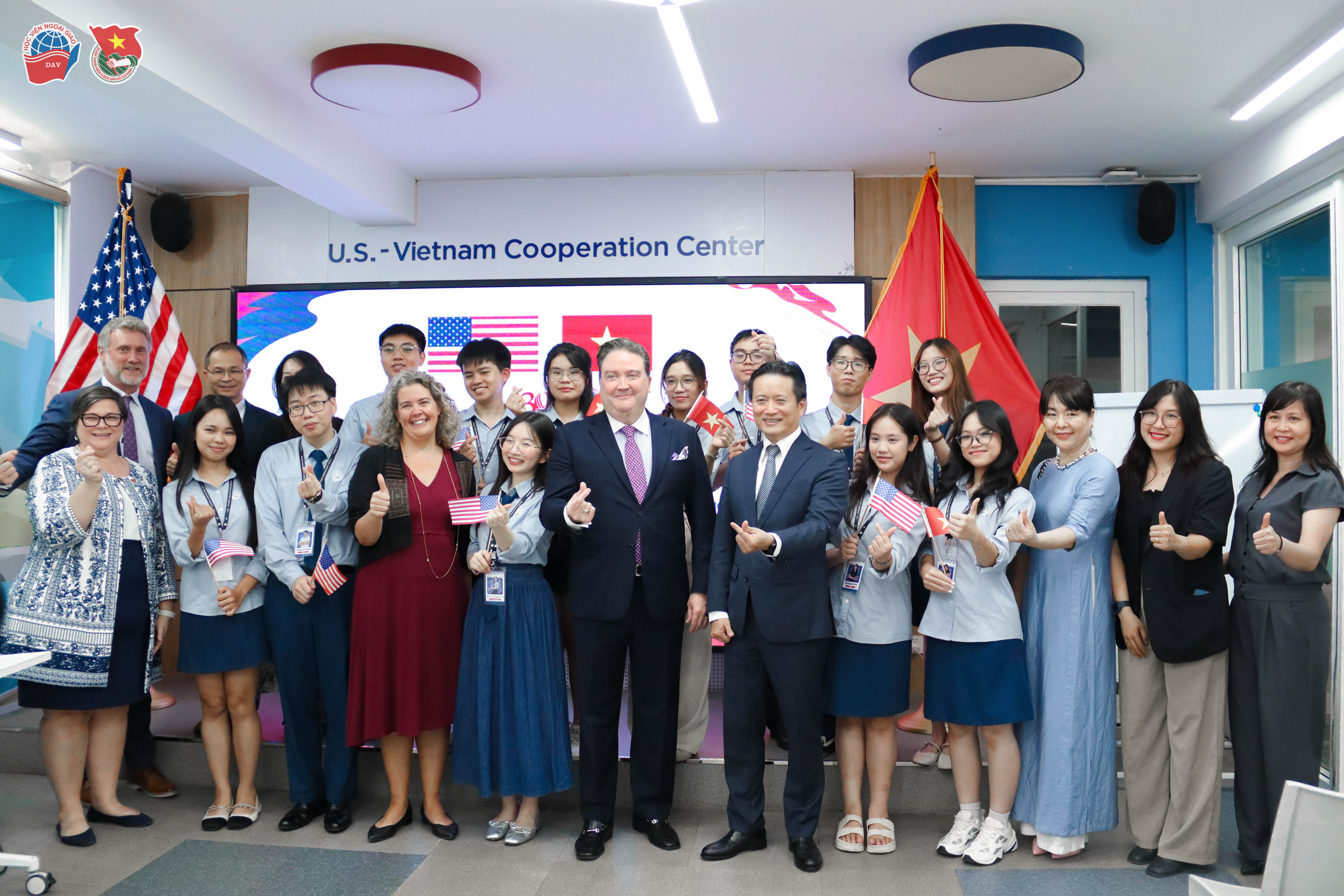 Đại sứ Mỹ tại Việt Nam Marc E. Knapper thăm và giao lưu với sinh viên, giảng viên, cán bộ Học viện Ngoại giao