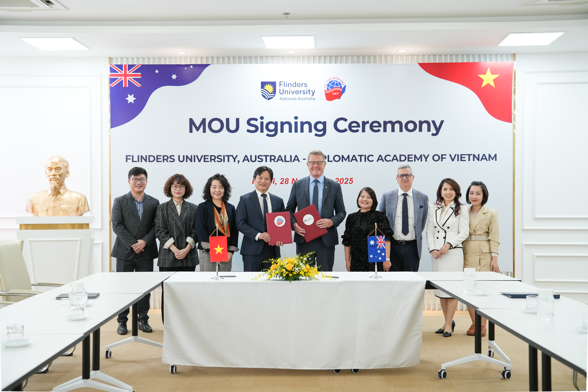 Giám Đốc Nguyễn Hùng Sơn chủ trì Lễ ký Biên bản thỏa thuận hợp tác (MoU) giữa Học viện Ngoại giao và Đại học Flinders, Úc