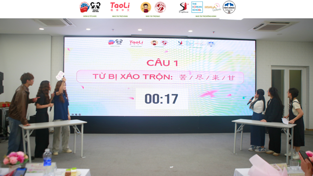 Các đội thi bước vào Phần thi Khởi động “Nụ hoa hé nở - 新蕾初放”.