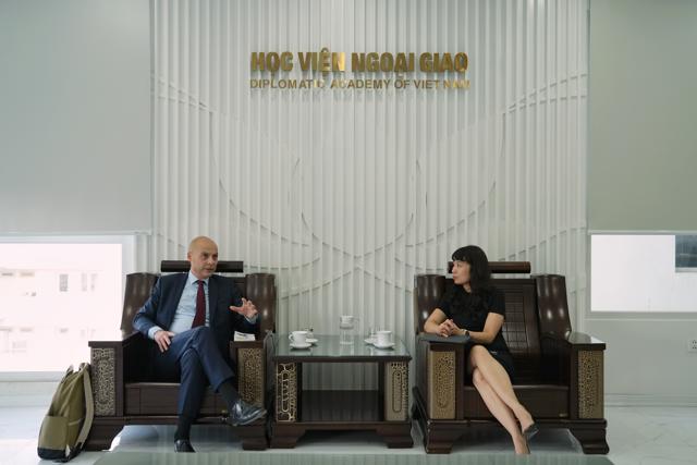 Vice President Nguyen Thi Lan Anh Receives Director of the Diplomatic and Consular Academy of France