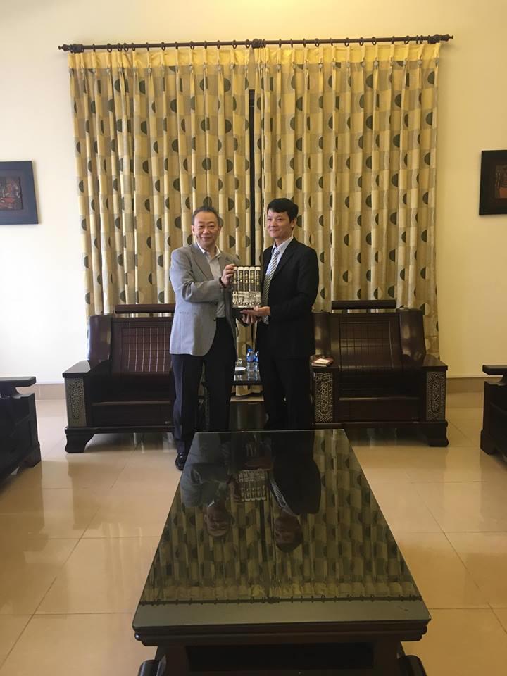 Mr. Ando Toshiki donating the book