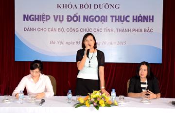 Bà Phạm Thanh Bình, Phó Cục trưởng Cục Ngoại vụ phát biểu khai giảng khoá học
