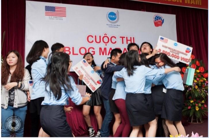 Niềm vui chiến thắng của sinh viên HVNG trong đêm chung kết cuộc thi Blog Marathon - một cuộc thi nằm trong khuôn khổ của Chương trình YSEALI do Khoa tiếng Anh (HVNG) tổ chức. Đêm chung kết được Khoa tiếng Anh phát trực tiếp và song song với hoạt động cùng tên tại Philippines. 