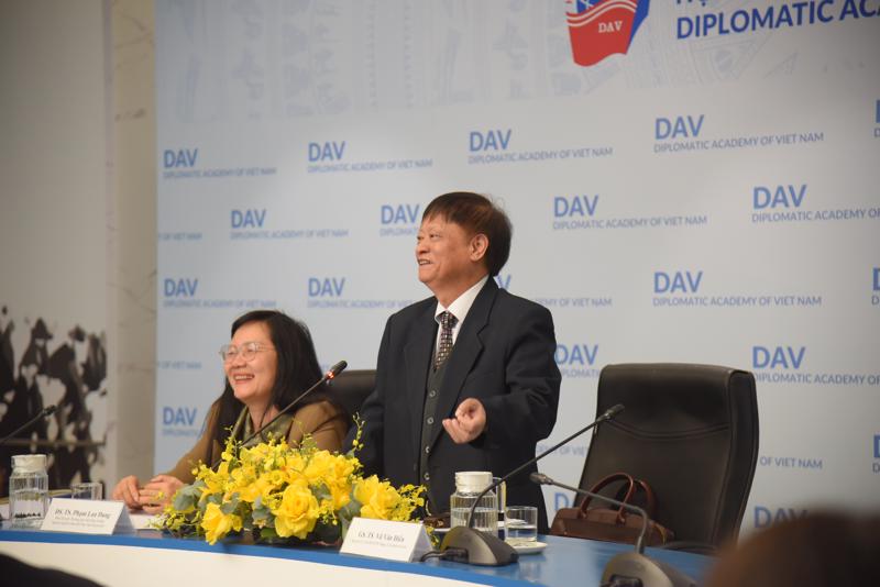 GS. TS Vũ Văn Hiền và TS. Phạm Lan Dung